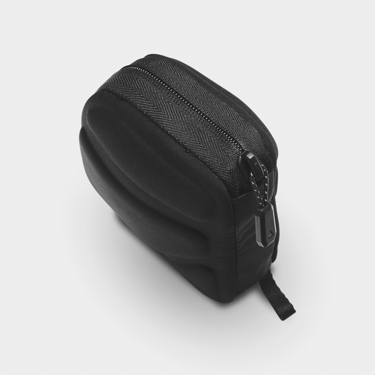 Closed Navigator Collapsible Sling 3L Black View